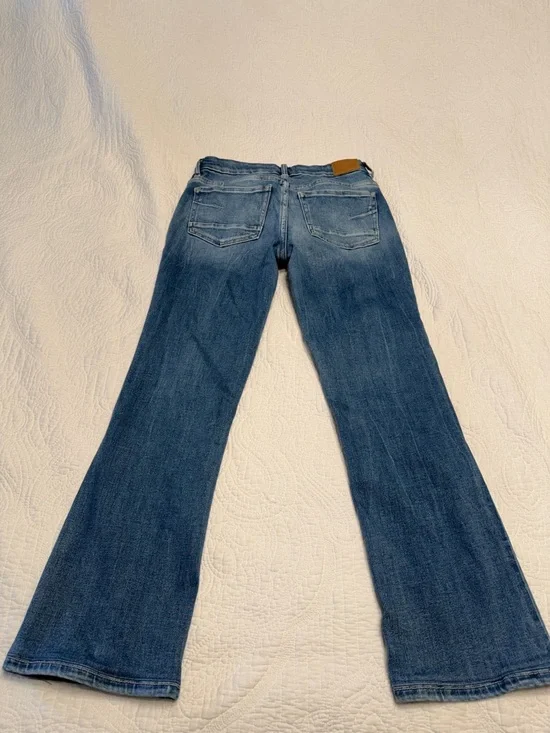 BKE Women's Flared Jeans in Light Blue Wash - Picture 5 of 7